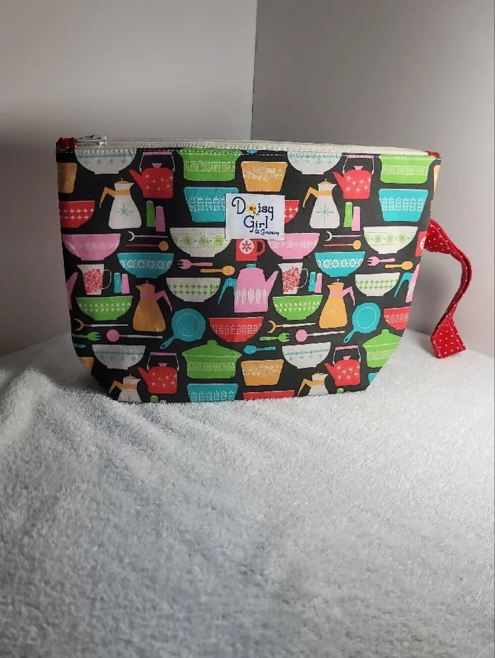 Retro Kitchen Print Cosmetic Wristlet Bag in Red NWOT